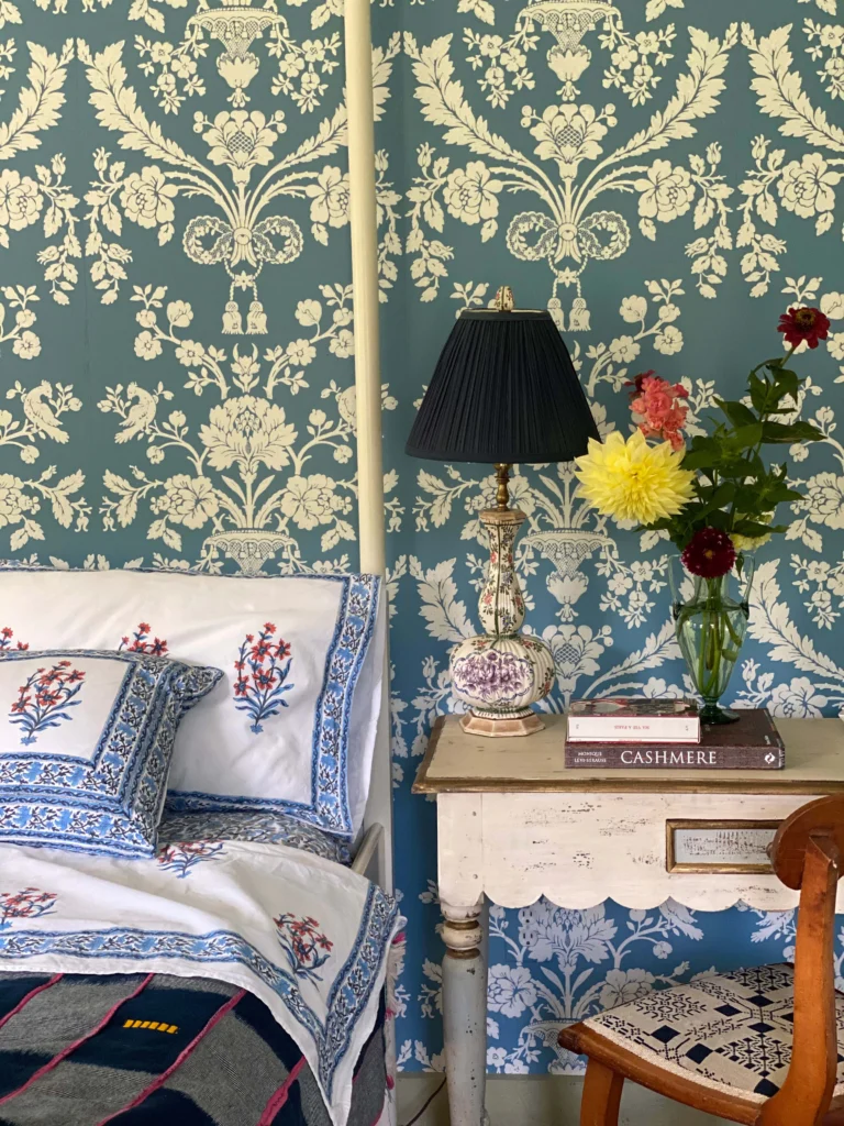 Bedding set with blue, white and orange bedsheet design